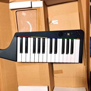 XBOX 360 Rockband 3 Wireless Keyboard With Shoulder Strap **GAME NOT INCLUDED**